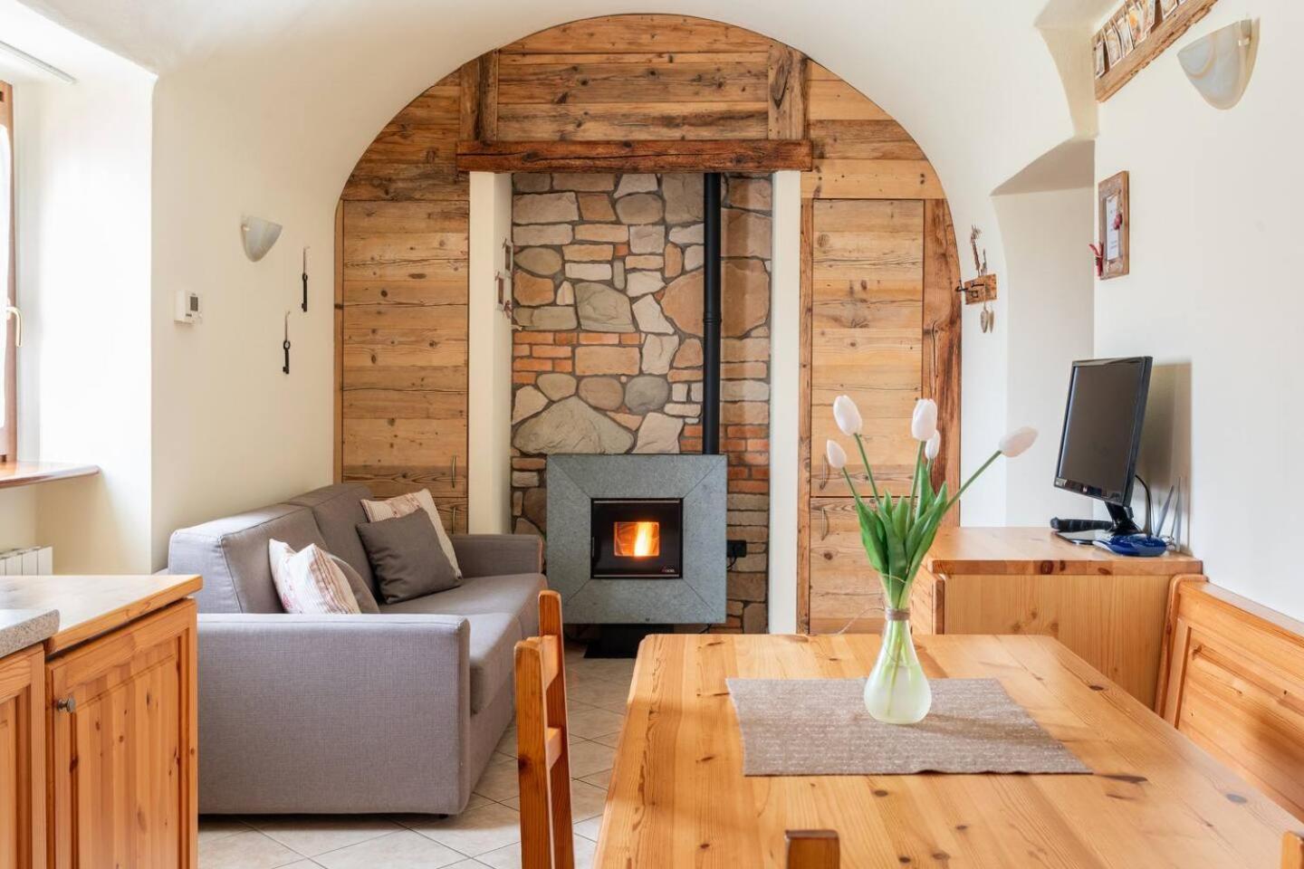 Cottage Casa Felice กลูโซเน ภายนอก รูปภาพ