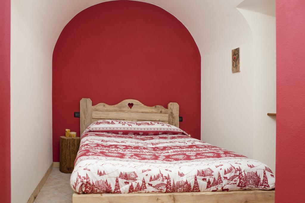 Cottage Casa Felice กลูโซเน ภายนอก รูปภาพ